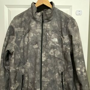 EEUC The North Face Grey Winter Camo print
jacket